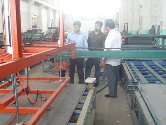 Maszyna do produkcji płyt warstwowych ze stalową konstrukcją dla grubości 1 - 15 cm, szerokości regulowanej 0.6 - 1.2 m