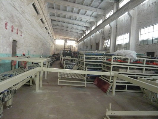 Maszyna do produkcji paneli kanapkowych do niepalnych materiałów dekoracyjnych