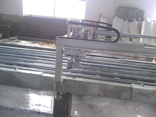 Maszyna do produkcji lekkich paneli ściennych typu Sandwich z podwójnym napędem i technologią wytłaczania za pomocą podwójnych wałków