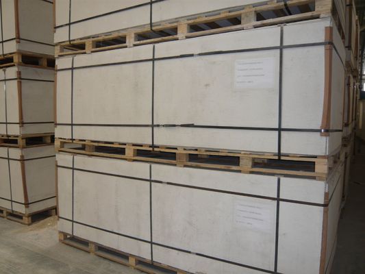 Maszyna do tworzenia próżni z tworzyw sztucznych o mocy 0,8 - 1 MPa Źródło powietrza 48 / 68 KW Moc grzewcza