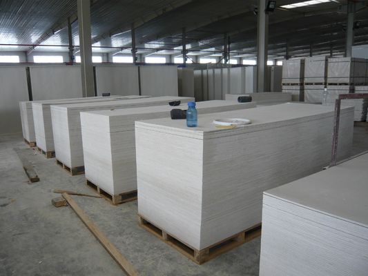 Maszyna do tworzenia próżni z tworzyw sztucznych o mocy 0,8 - 1 MPa Źródło powietrza 48 / 68 KW Moc grzewcza