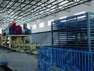 Maszyna do produkcji paneli ściennych z listwami ozdobnymi o wydajności 1000 arkuszy