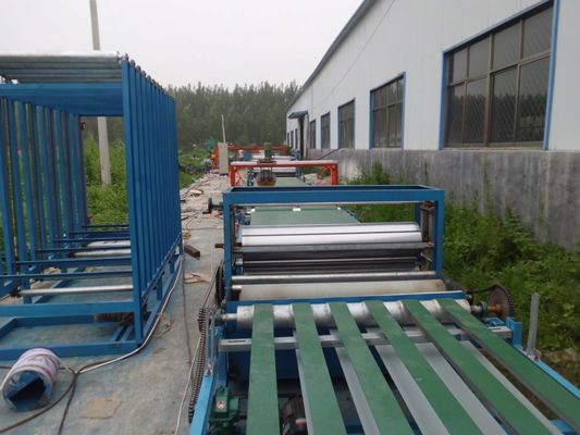 Maszyna do produkcji paneli ściennych z listwami ozdobnymi o wydajności 1000 arkuszy