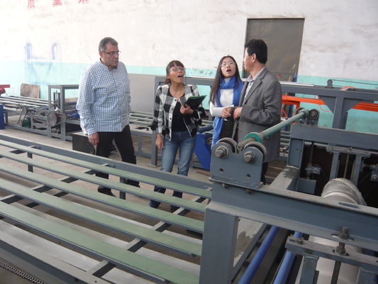 Maszyna do produkcji dachówek z warstwą termoizolacyjną do produkcji materiałów budowlanych