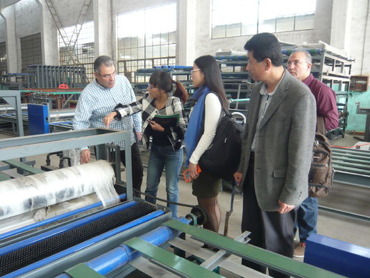 Maszyna do produkcji dachówek z warstwą termoizolacyjną do produkcji materiałów budowlanych