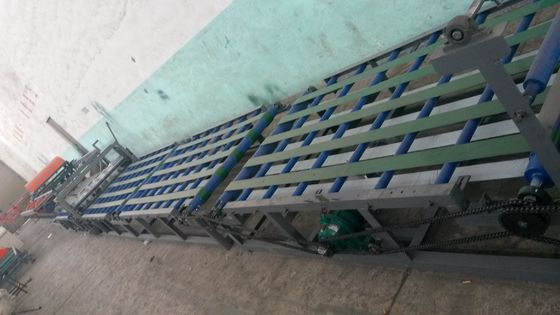 Zielona maszyna do produkcji paneli ściennych z materiałów budowlanych do budownictwa wewnętrznego/zewnętrznego