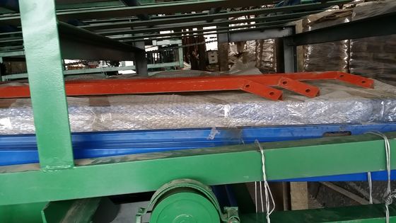 Maszyna do produkcji lekkich paneli ściennych z oszczędnością energii z automatyczną piłą tnącą