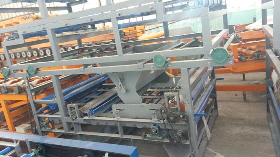 Maszyna do produkcji lekkich paneli ściennych z oszczędnością energii z automatyczną piłą tnącą