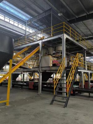 Maszyna do formowania paneli ściennych wyposażona w linię produkcyjną płyt podkładowych z izolacją XPS