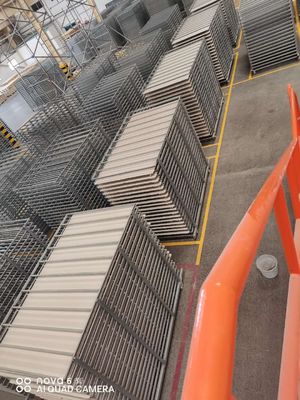 Półautomatyczna linia produkcyjna płyt ściennych z tworzyw sztucznych