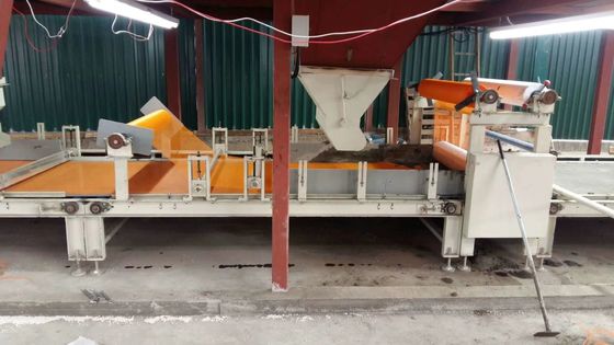 W pełni automatyczna maszyna do produkcji płyt warstwowych z wypełnieniem z piasku o wydajności 3000 mkw i większej