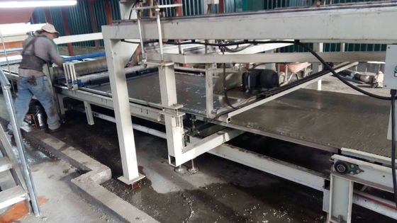W pełni automatyczna maszyna do produkcji płyt warstwowych z wypełnieniem z piasku o wydajności 3000 mkw i większej